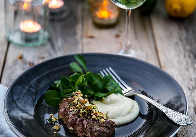 Lammfilé med jordärtskottspuré