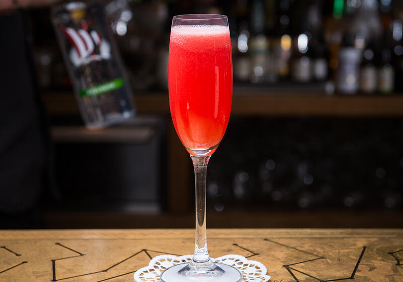 Drink med Explorer Gin citron hallon och True Colours Cava